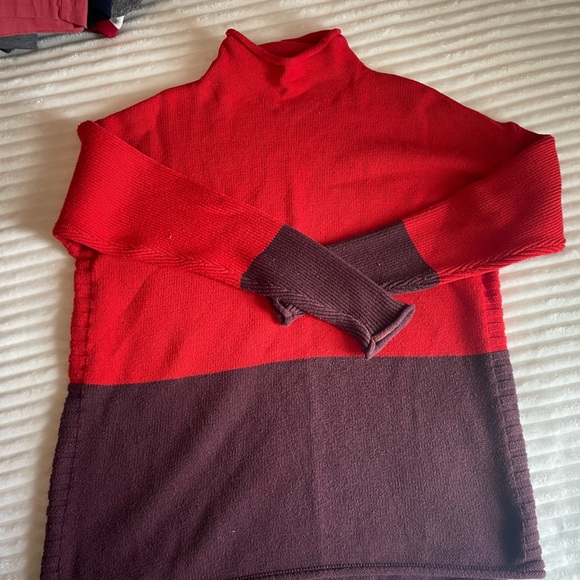 TAHARI SIZE MEDIUM sweater. Knit color block red and purple 💜 - Picture 1 of 4
